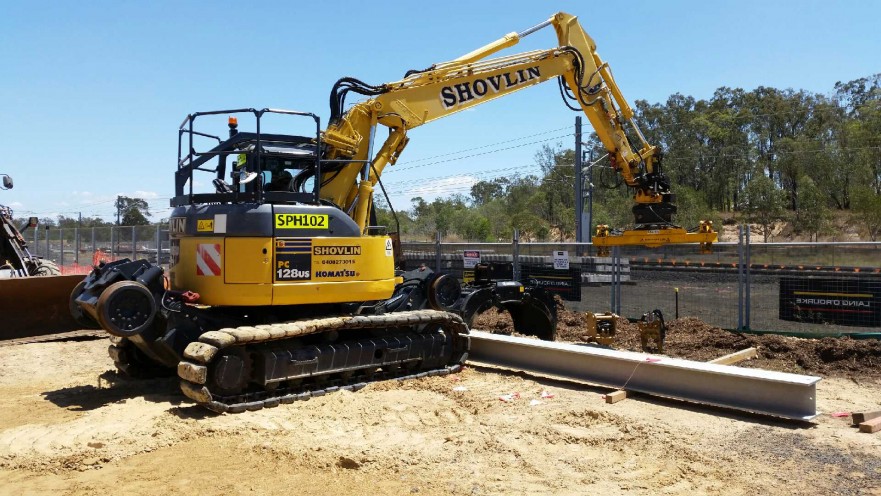 Komatsu pc 128 and universal panel -rail beam